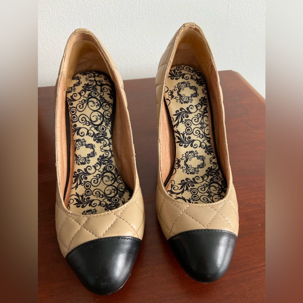 Beautiful heels almost new.